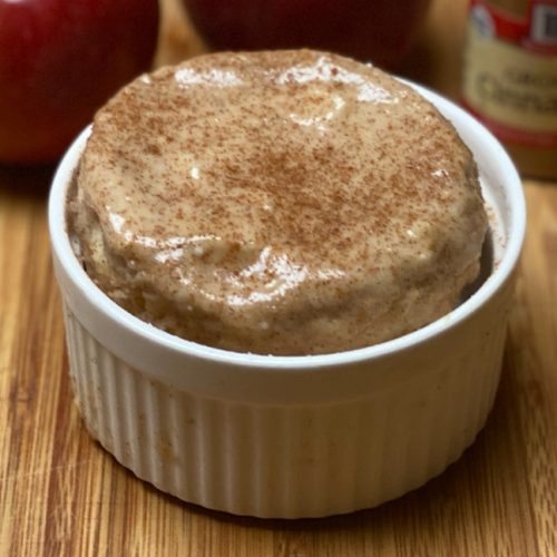 Apple pie high-protein mug cake by Tom Venuto