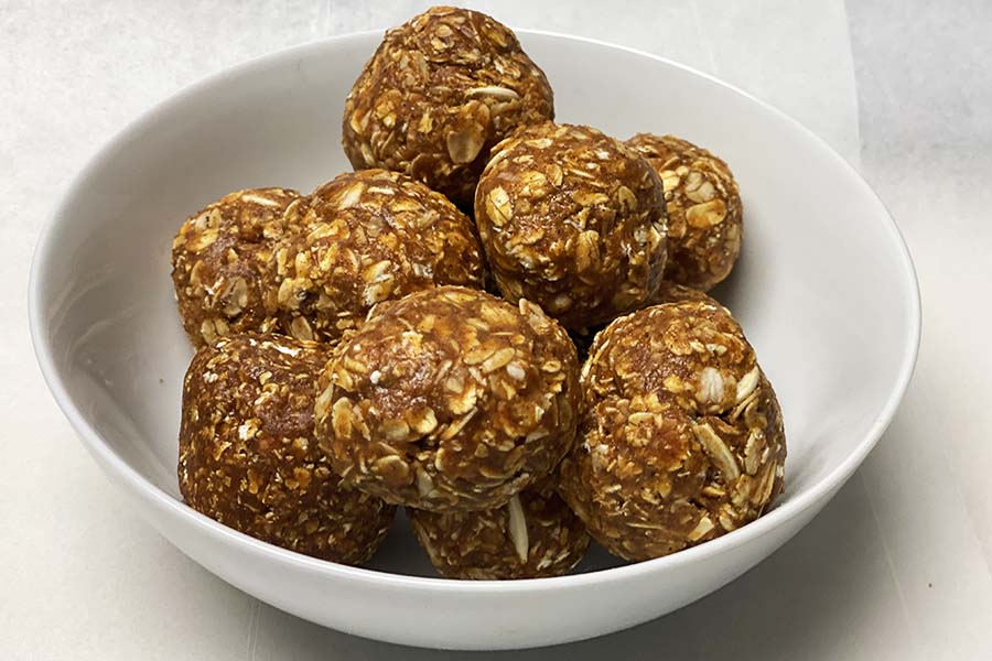 The best healthy pumpkin spice protein balls