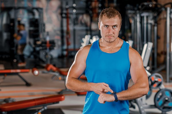 bodybuilding checking the time